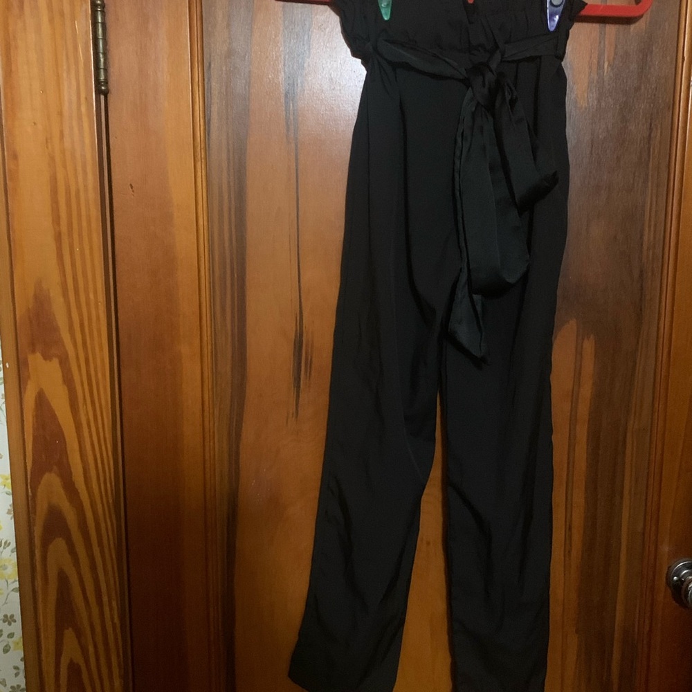 Elegant Black Women's pants with pockets & belt